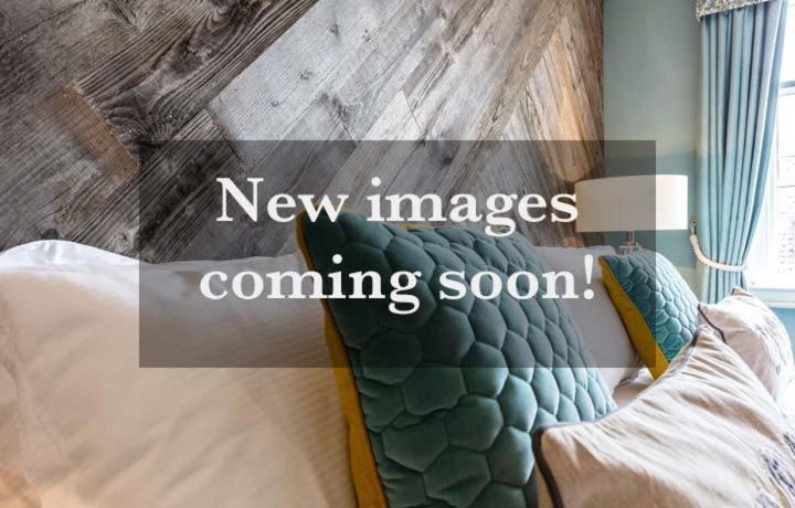 Crown Hotel Chertsey Buitenkant foto