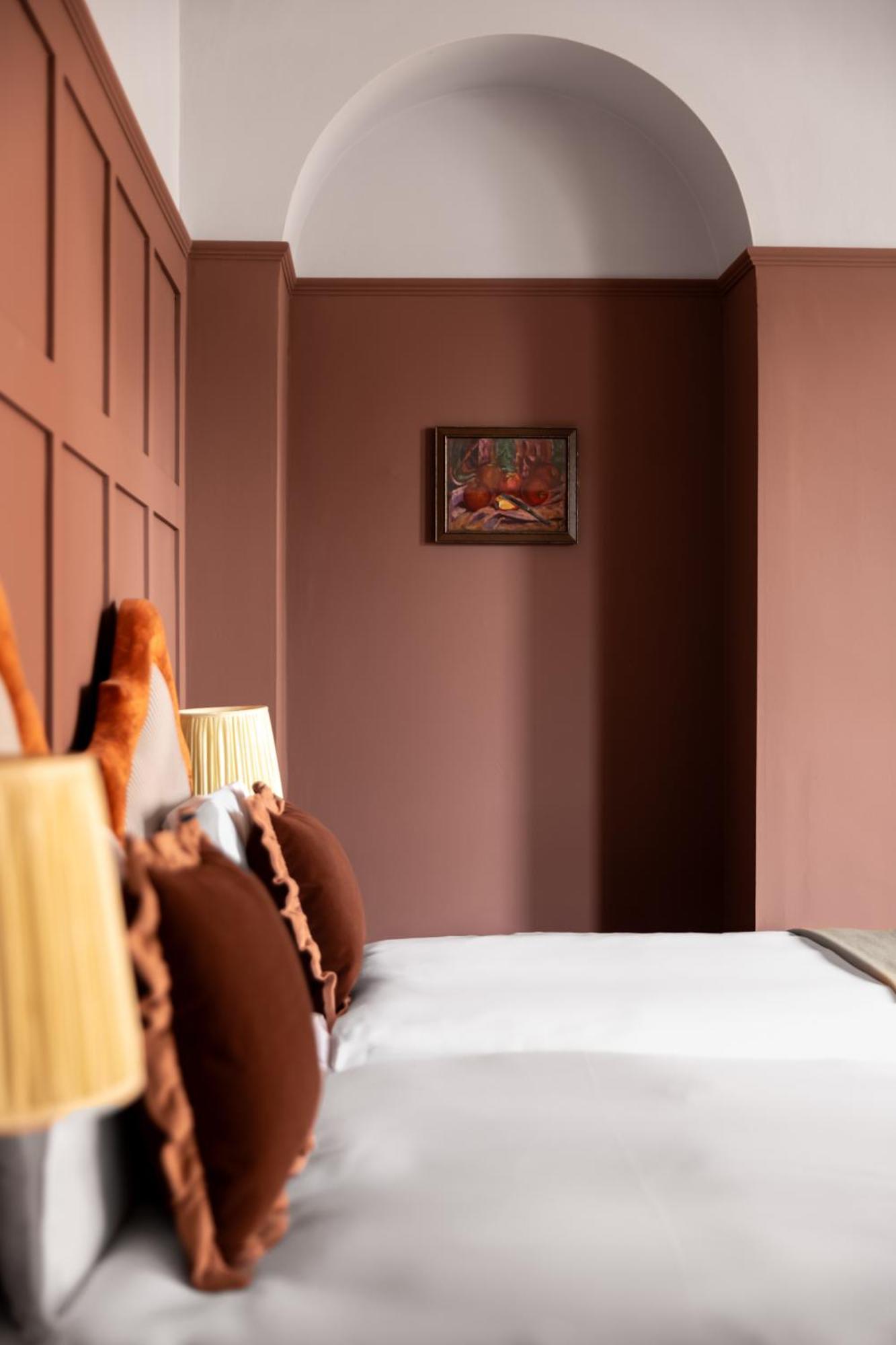 Crown Hotel Chertsey Buitenkant foto