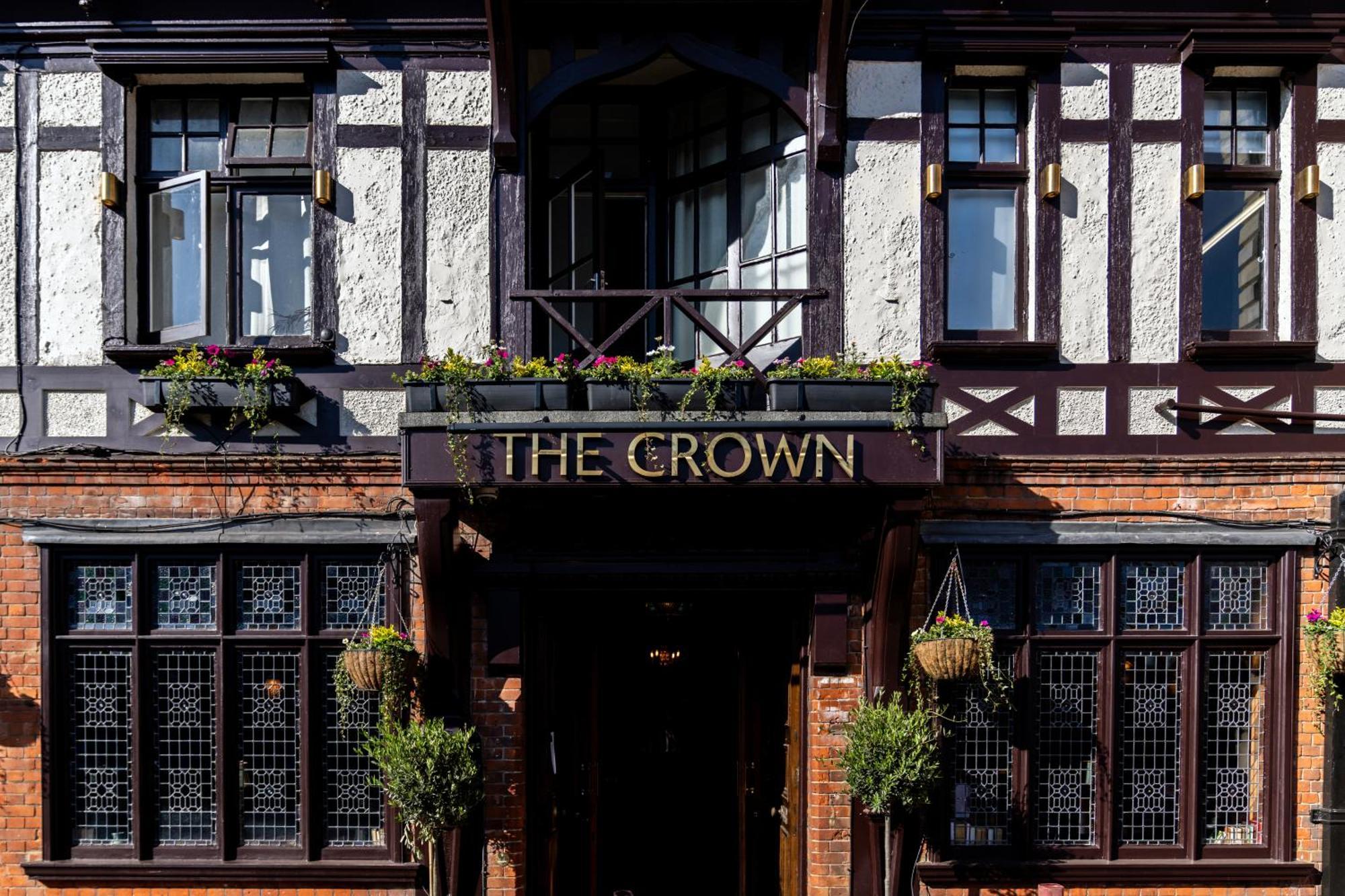 Crown Hotel Chertsey Buitenkant foto