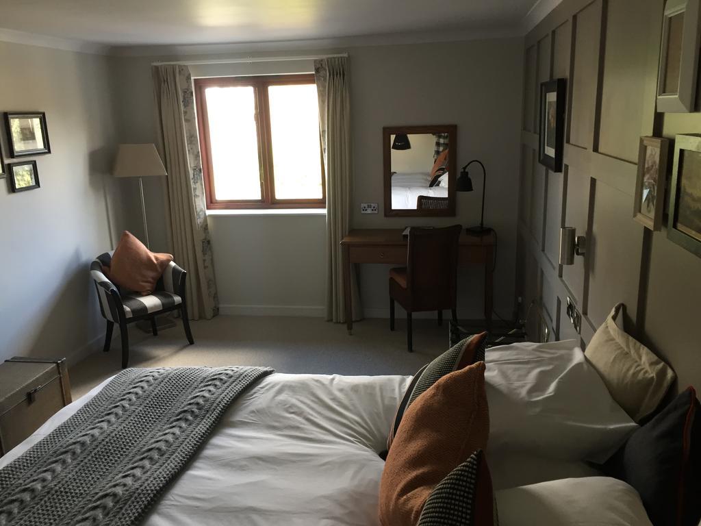 Crown Hotel Chertsey Kamer foto