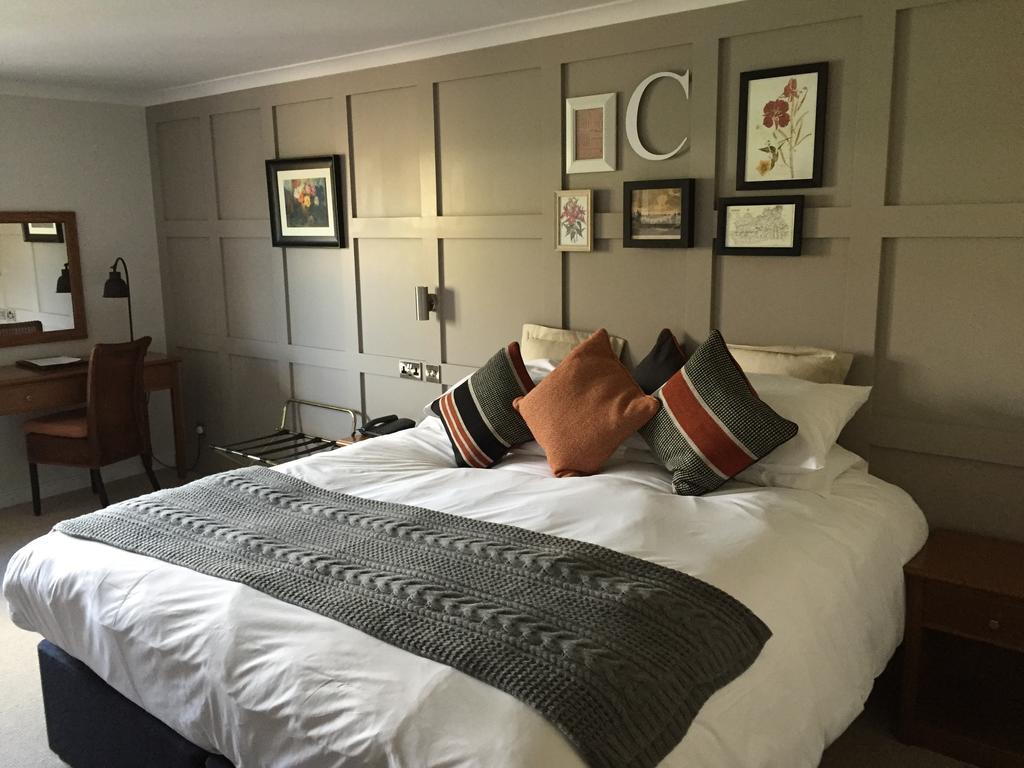 Crown Hotel Chertsey Kamer foto