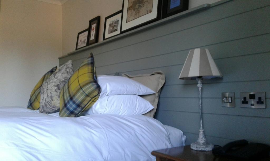 Crown Hotel Chertsey Kamer foto