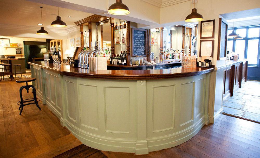 Crown Hotel Chertsey Buitenkant foto