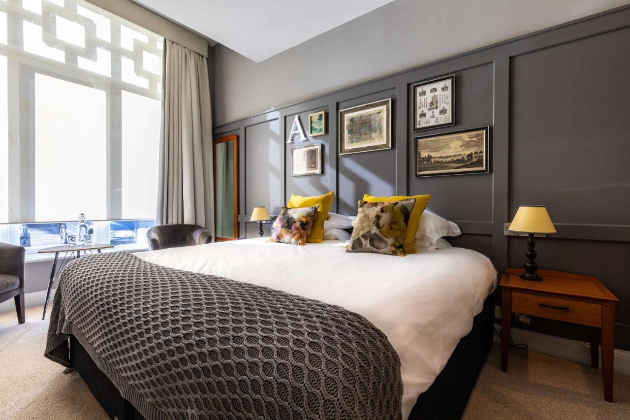 Crown Hotel Chertsey Buitenkant foto